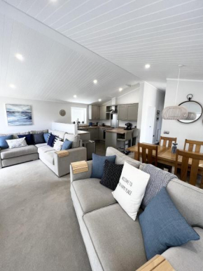 Diddly Squat Lodge with hot tub, Pendle View Holiday Park